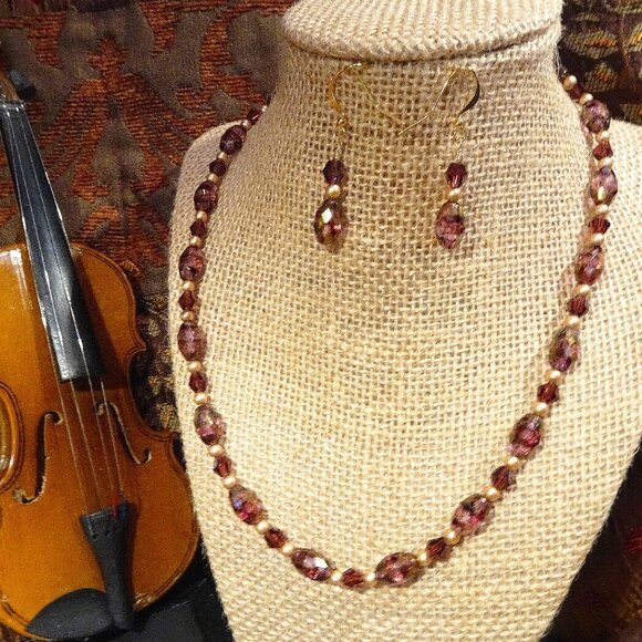 Petite handmade Mediterranean necklace/earring set in two stylish colors - Picture 1 of 12